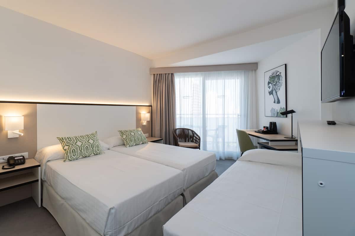 Coffres-forts dans les chambres, bureau, Wi-Fi gratuit, draps fournis