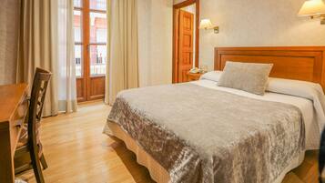 Double Matrimonial room. | Desk, blackout curtains, soundproofing, iron/ironing board