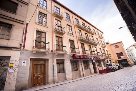 Front of property. Hotel Granada Centro