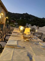 Breakfast, lunch, dinner served; seafood, garden views