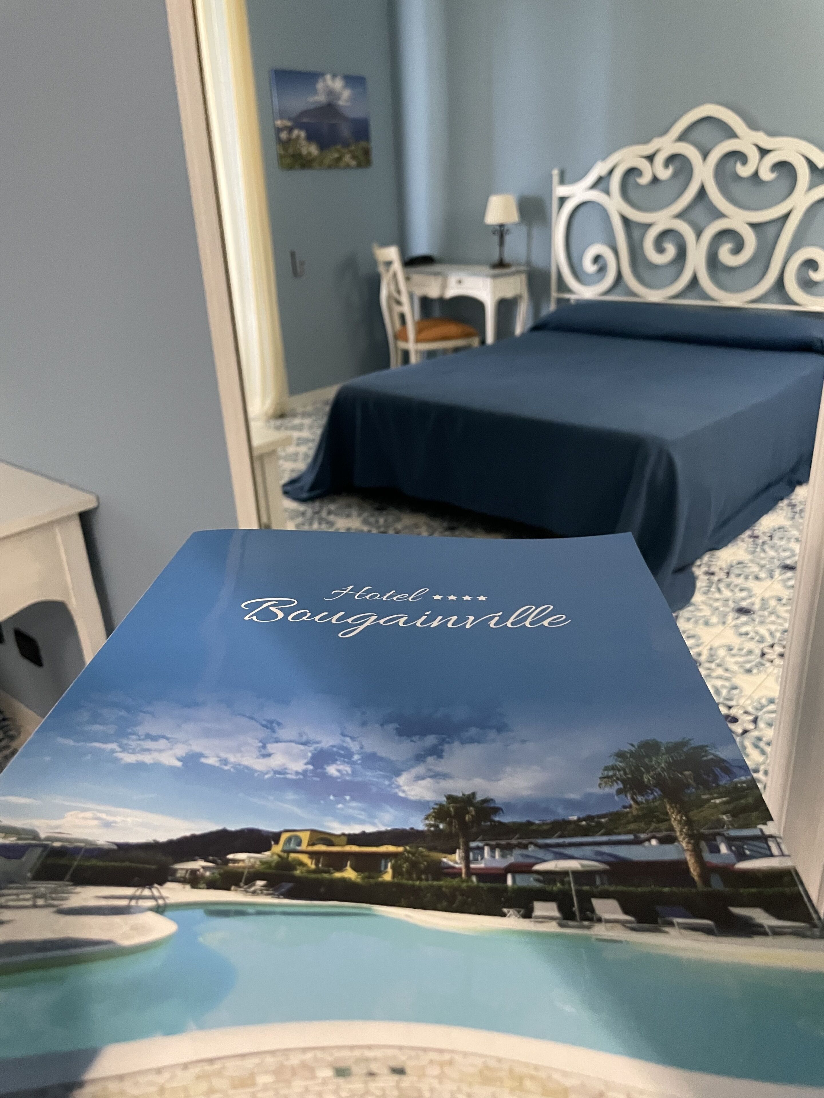 minibar, in-room safe, individually decorated, desk