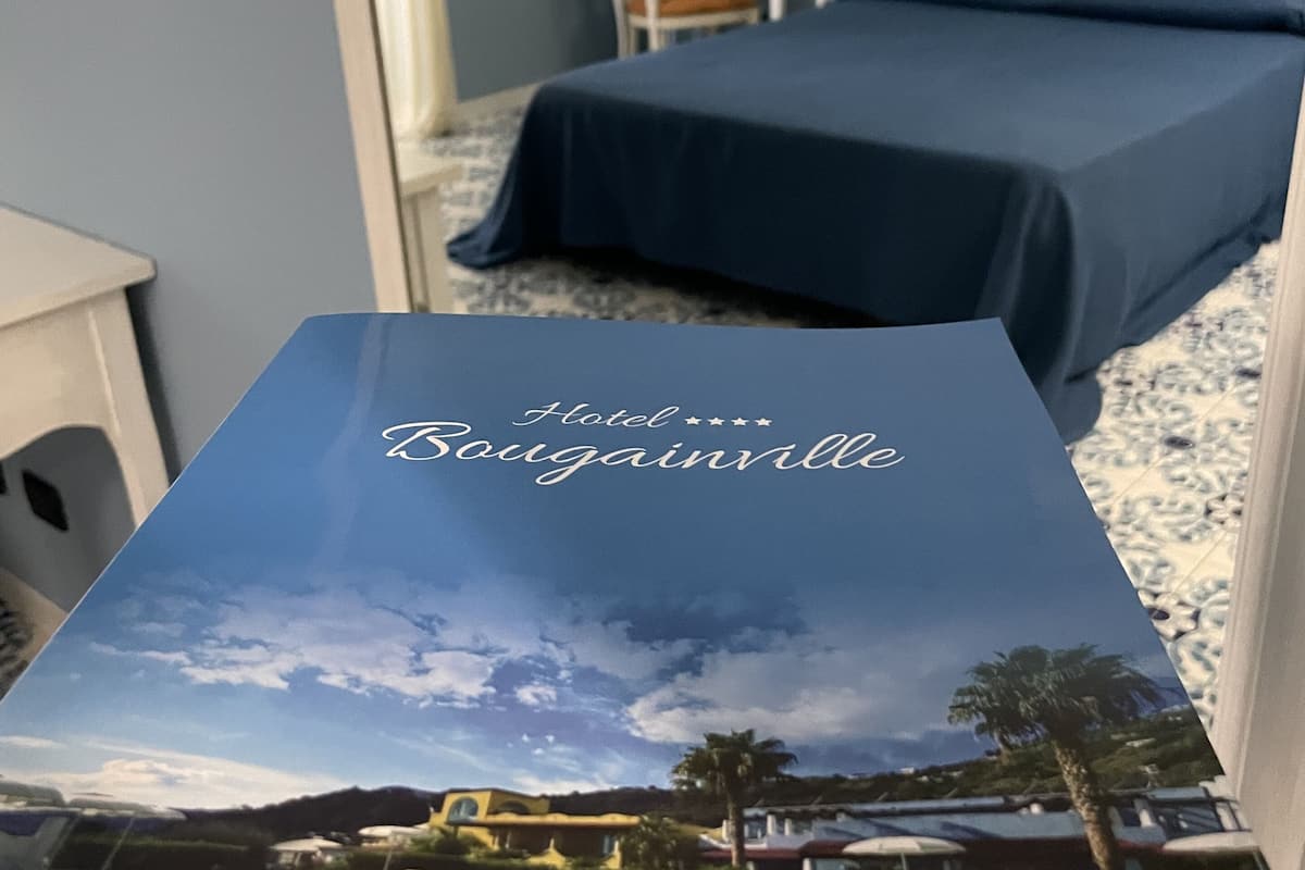 minibar, in-room safe, individually decorated, desk