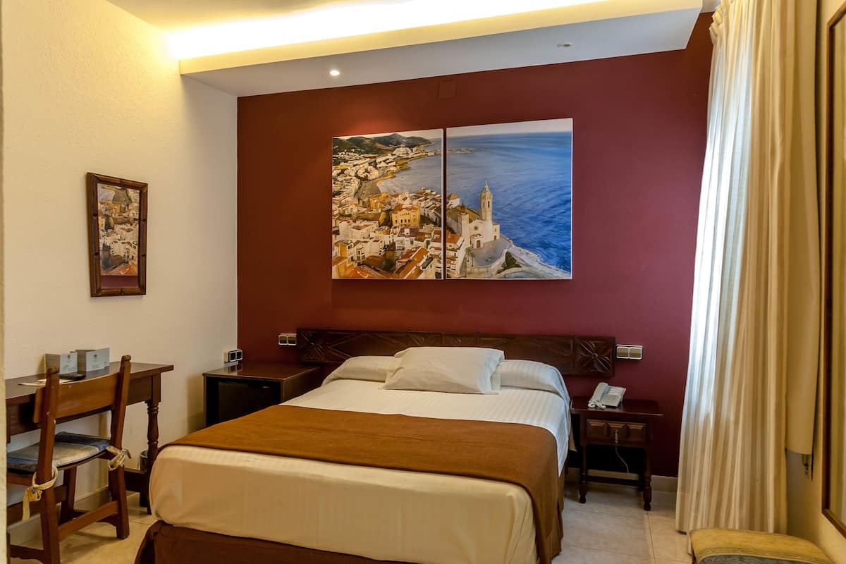 Single Room | Premium bedding, in-room safe, desk, blackout drapes