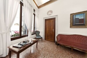Interior detail - Hotel Alla Fava (Venice)
