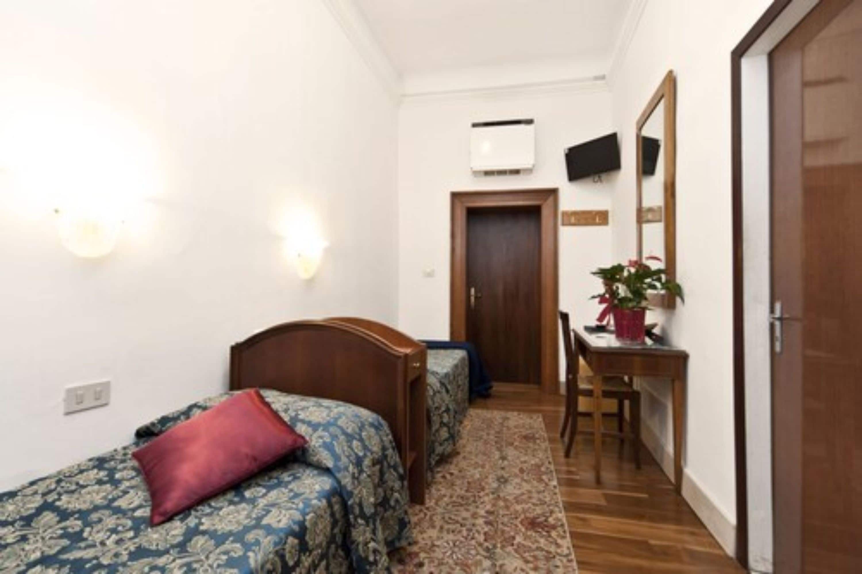 desk, free wifi, bed sheets