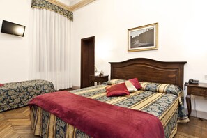 Desk, laptop workspace, free WiFi, bed sheets - Hotel Alla Fava (Venice)