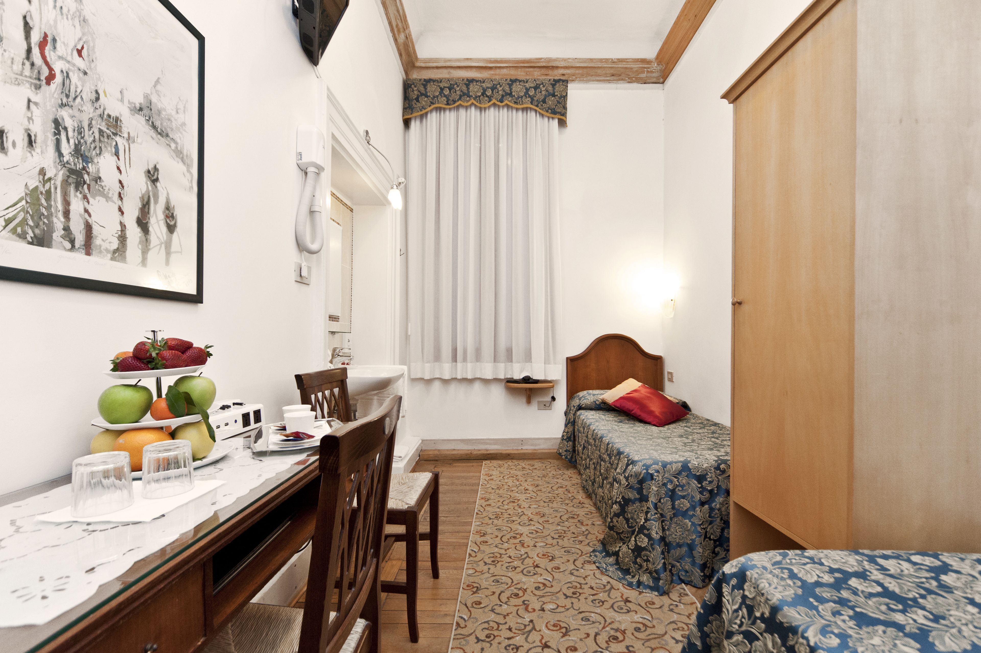 desk, free wifi, bed sheets