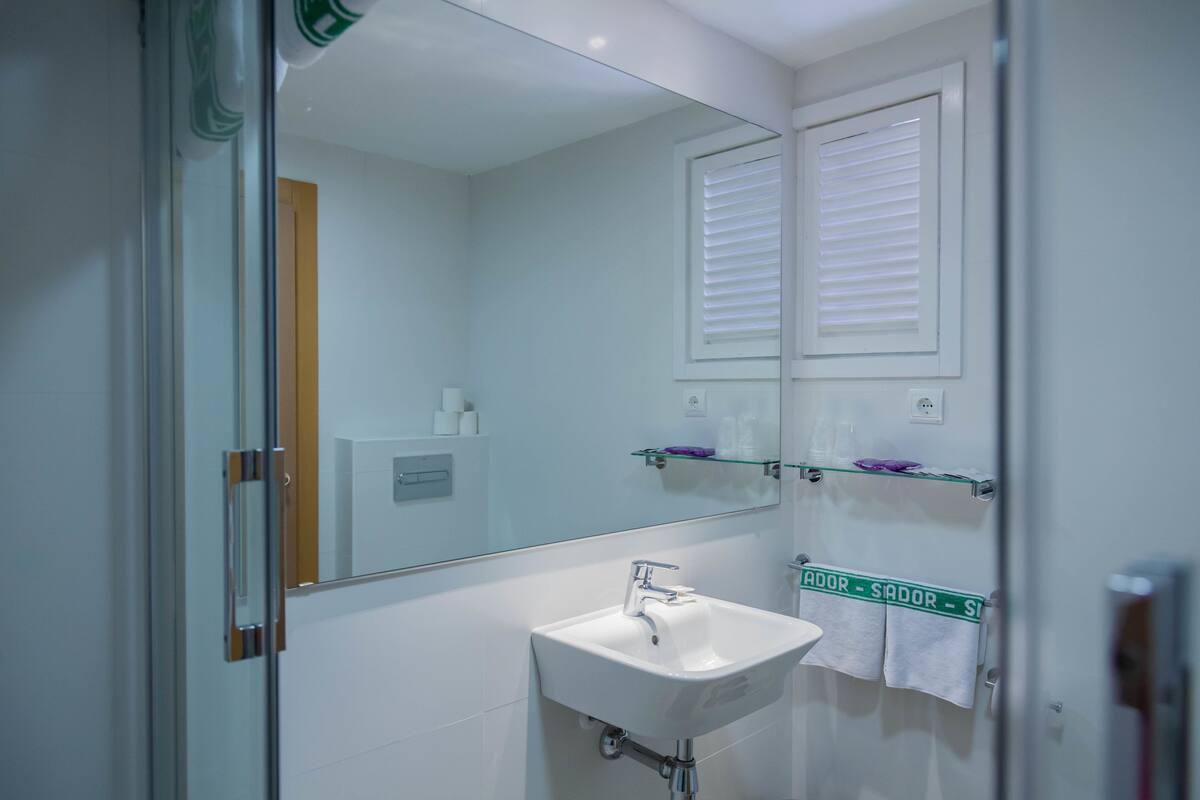 double or twin room, balcony | bathroom | rainfall showerhead, towels, soap, shampoo