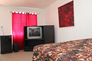 Standard Room, 1 Queen Bed, Terrace | Desk, iron/ironing board, free WiFi - La Siesta Motel (Tucson)