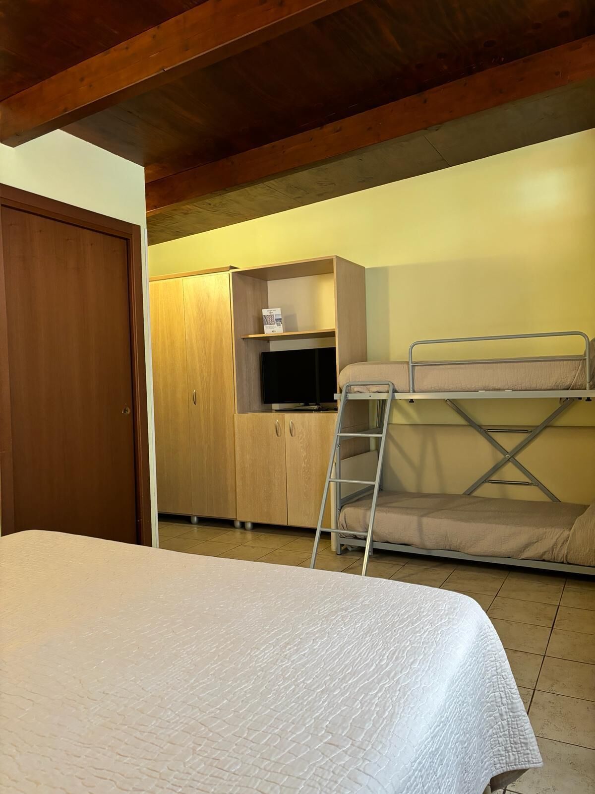 double room, 1 queen bed, accessible | 1 bedroom, in-room safe, desk, soundproofing