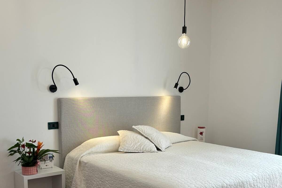 Triple Room | In-room safe, desk, soundproofing, free WiFi