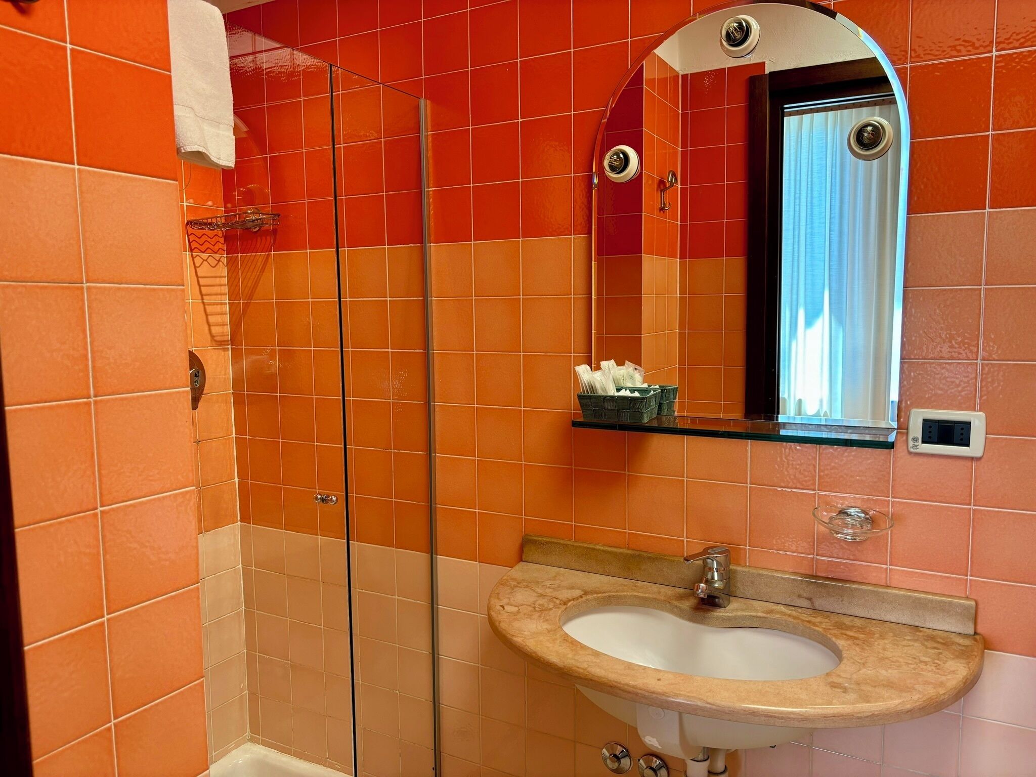 double room | bathroom | shower, free toiletries, hair dryer, bidet