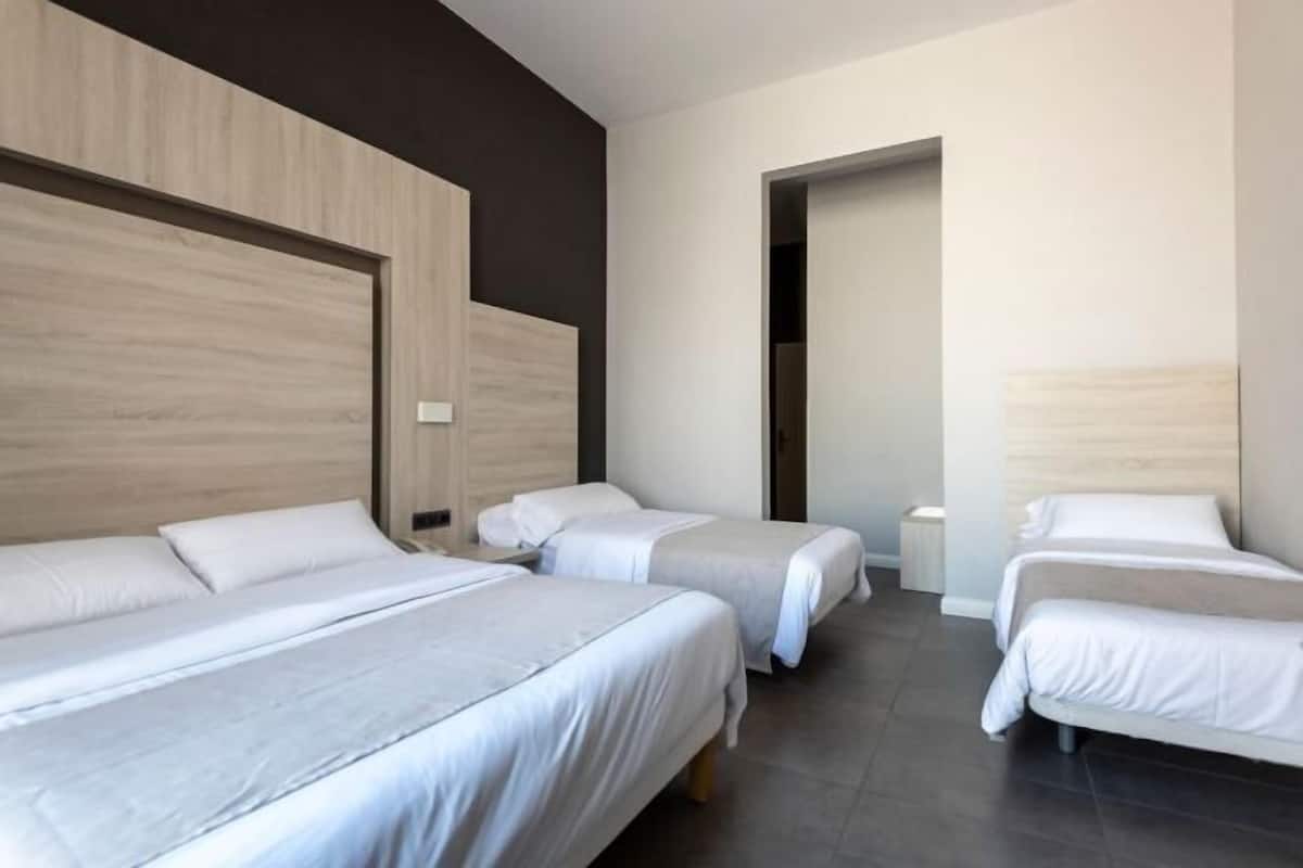Caixa forta a l'habitació, decoració individual i mobiliari individual