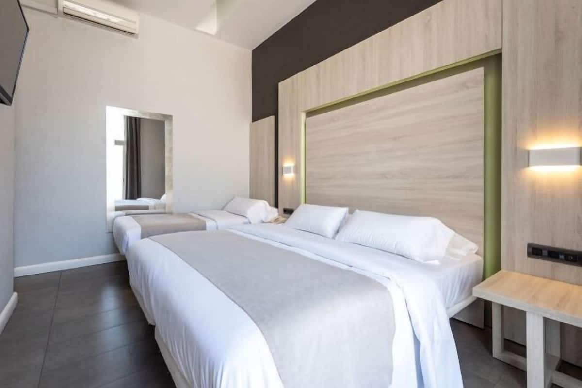 Caixa forta a l'habitació, decoració individual i mobiliari individual