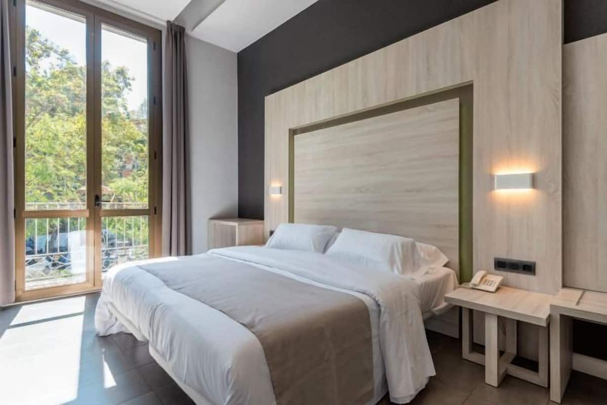 Caixa forta a l'habitació, decoració individual i mobiliari individual