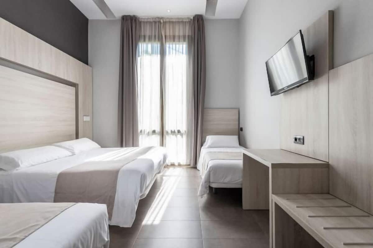 Caixa forta a l'habitació, decoració individual i mobiliari individual