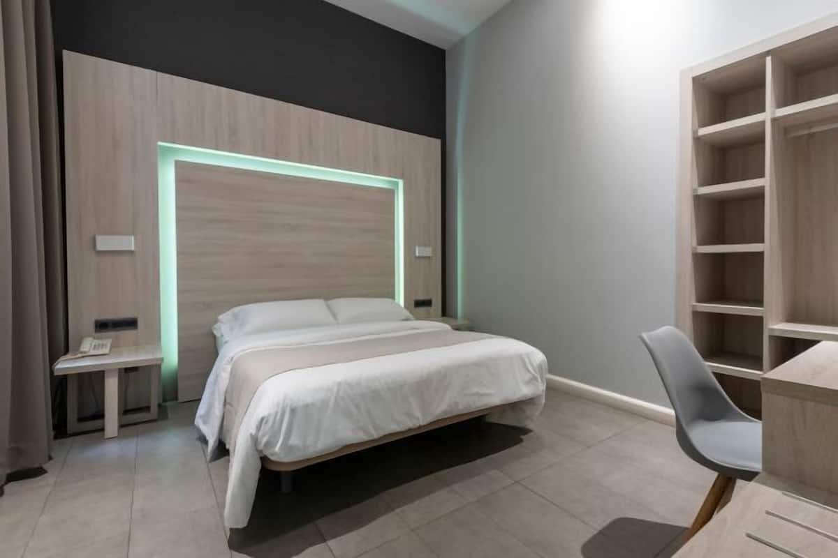 Caixa forta a l'habitació, decoració individual i mobiliari individual
