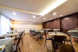 Restaurant - Hotel Gardenia (Romano Canavese)