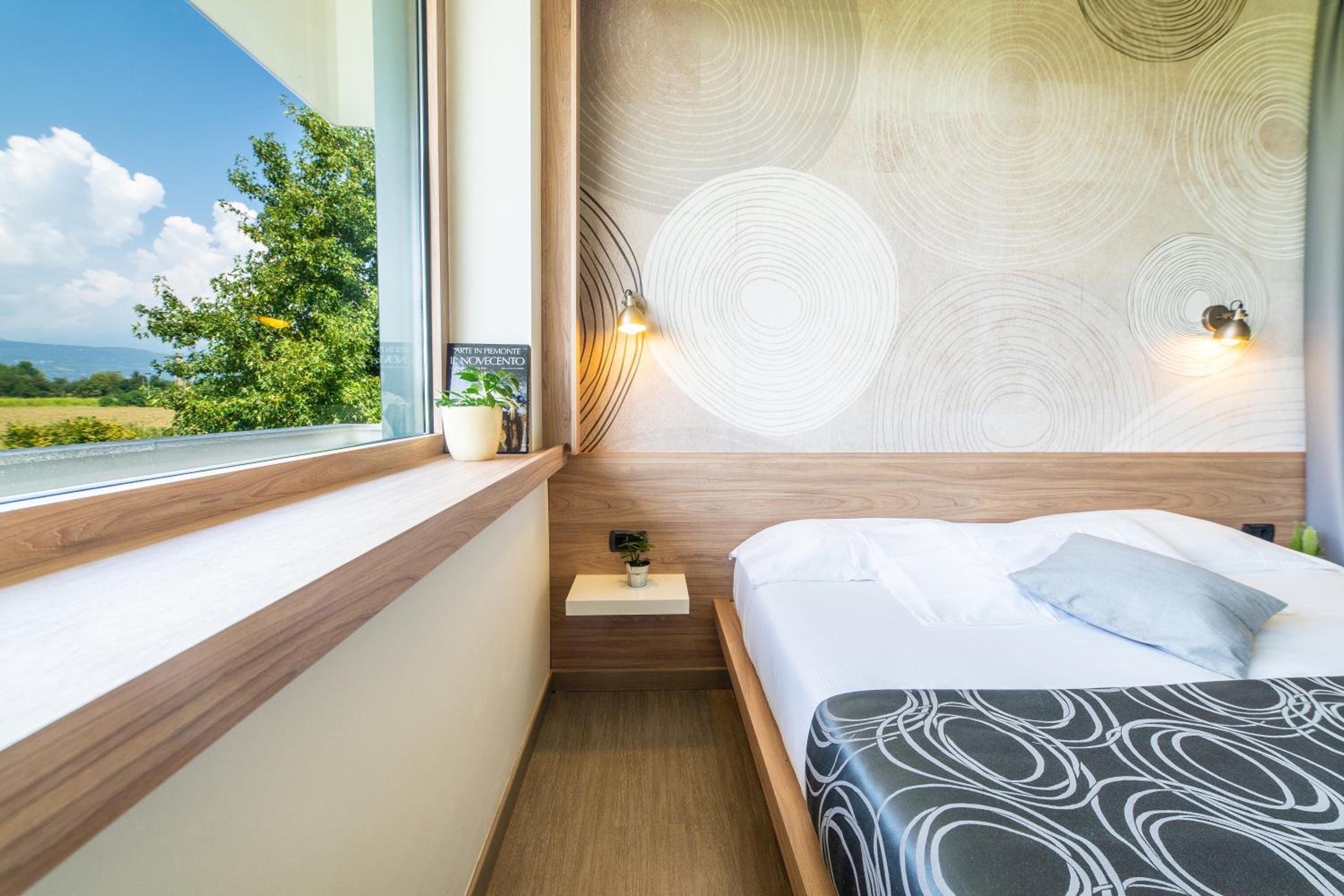 Biancheria da letto di alta qualità, copriletto in piuma, minibar