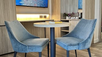 Doppelzimmer, 1 King-Bett | Hochwertige Bettwaren, Daunenbettdecken, Minibar, Zimmersafe