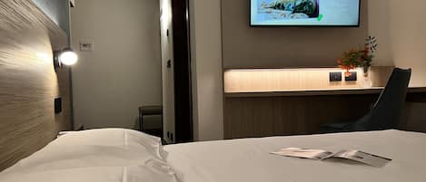 Standard Double Room Single Use | 1 bedroom, premium bedding, down comforters, minibar