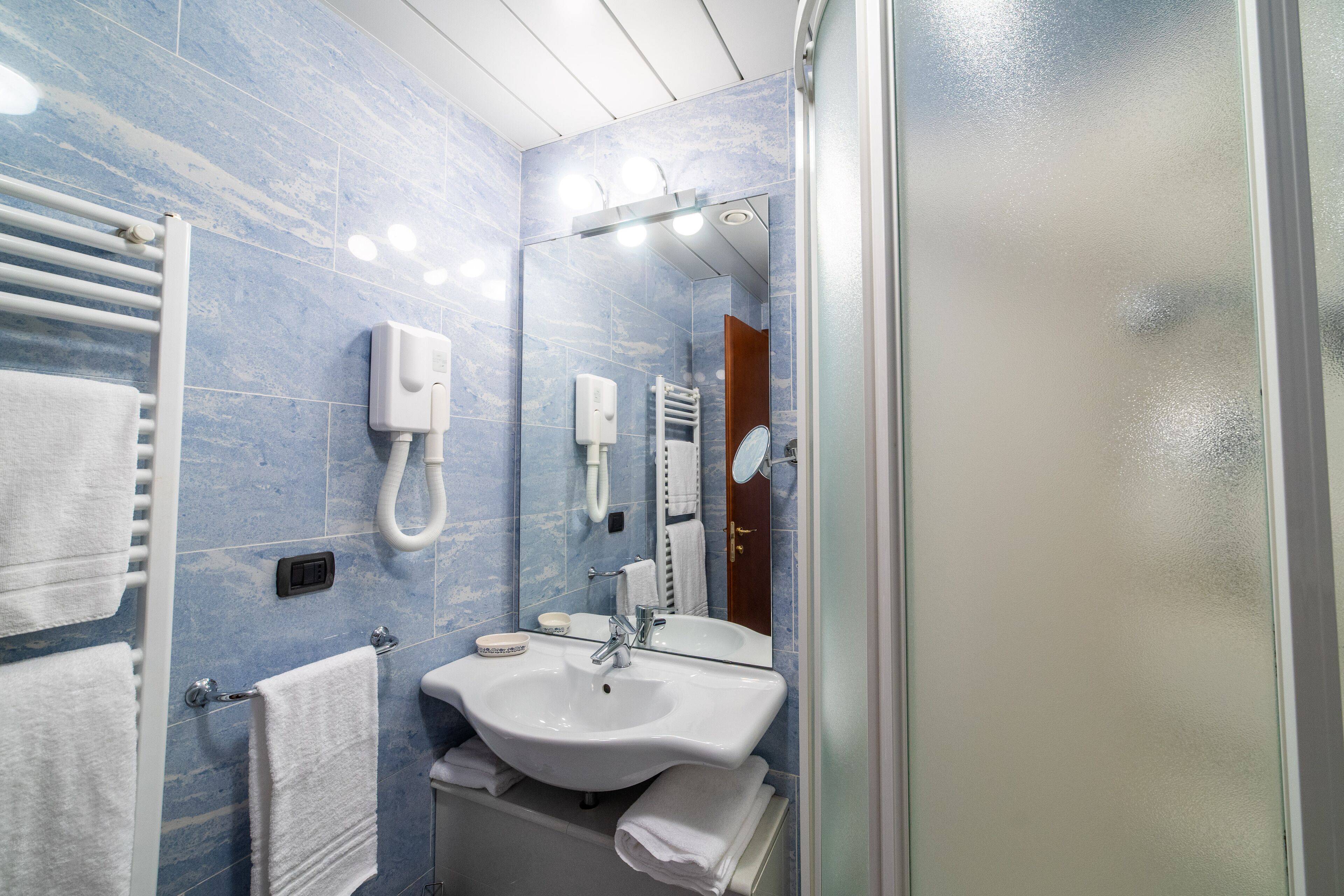 shower, free toiletries, hair dryer, bidet