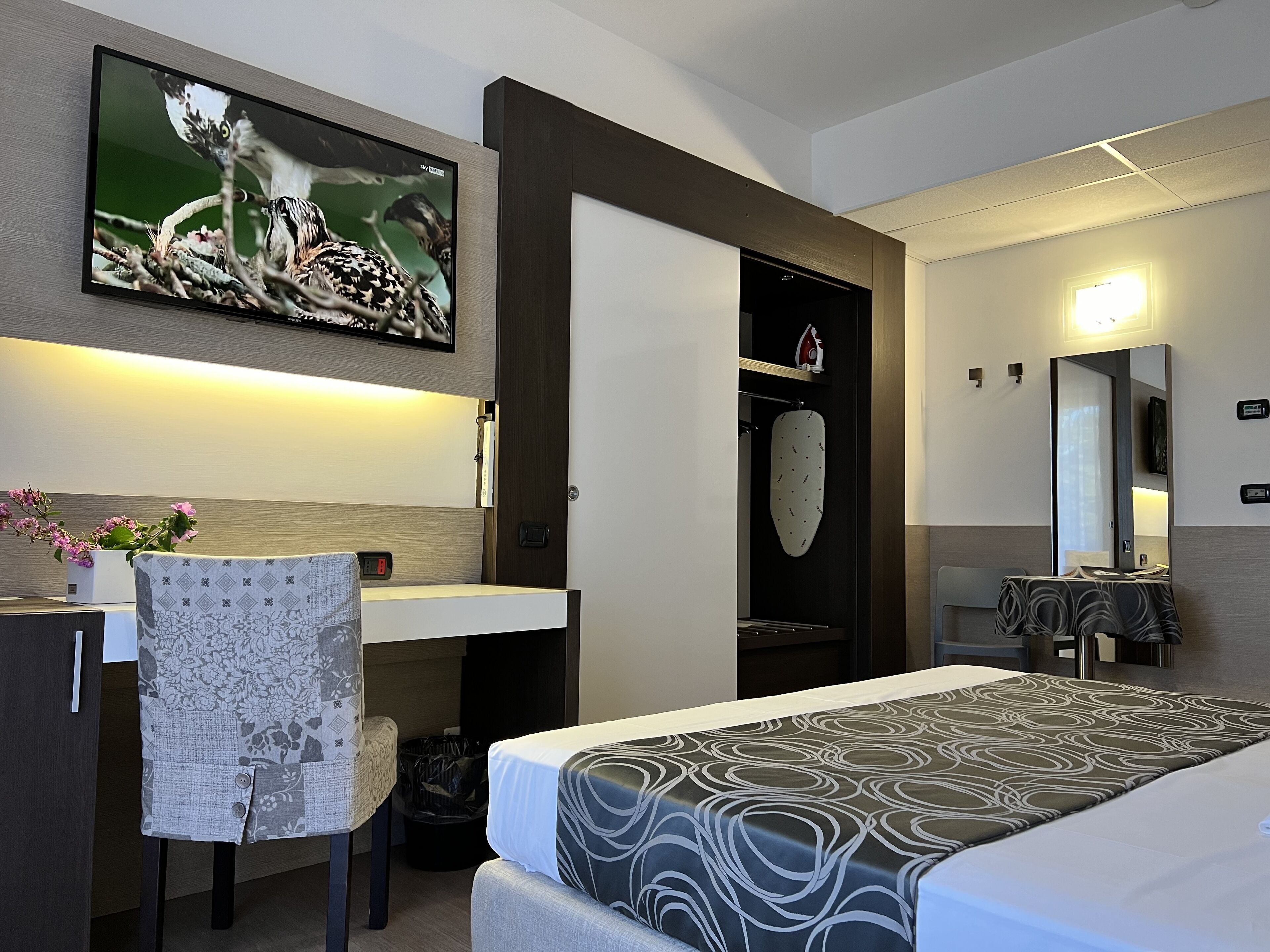 Premium bedding, down duvets, minibar, in-room safe