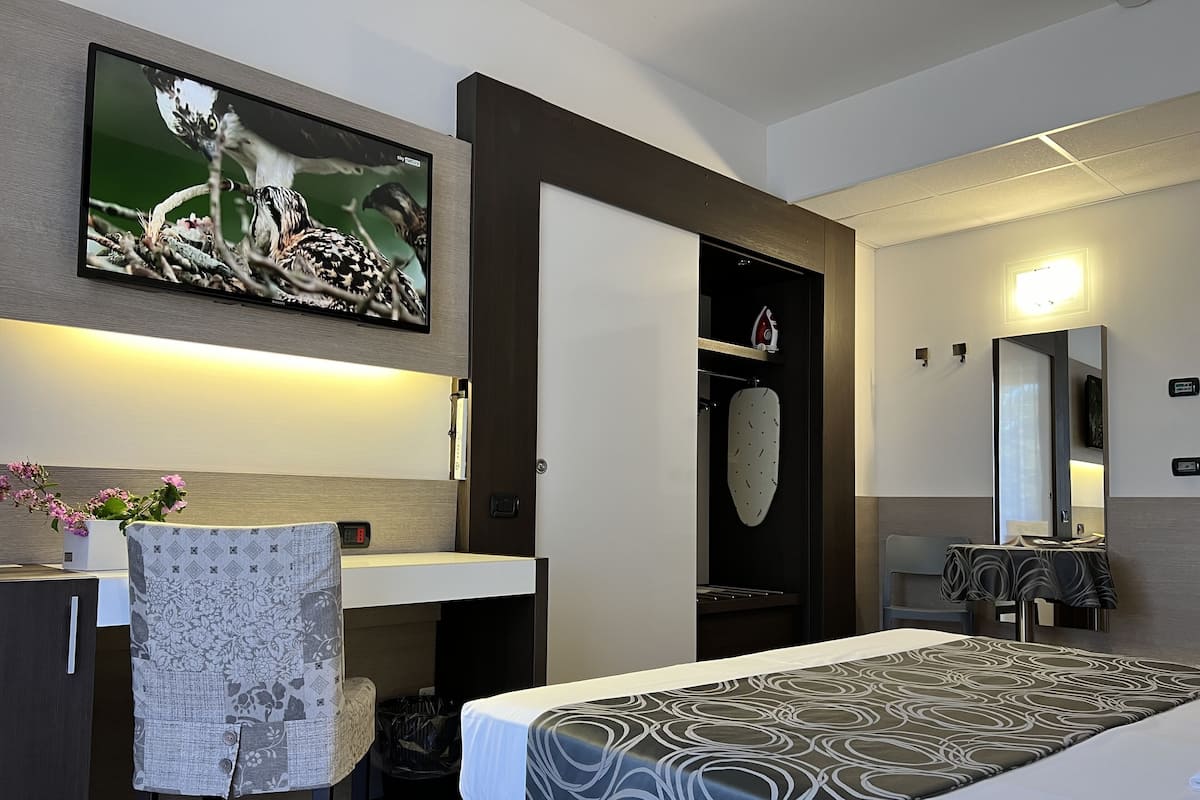 Premium bedding, down duvets, minibar, in-room safe