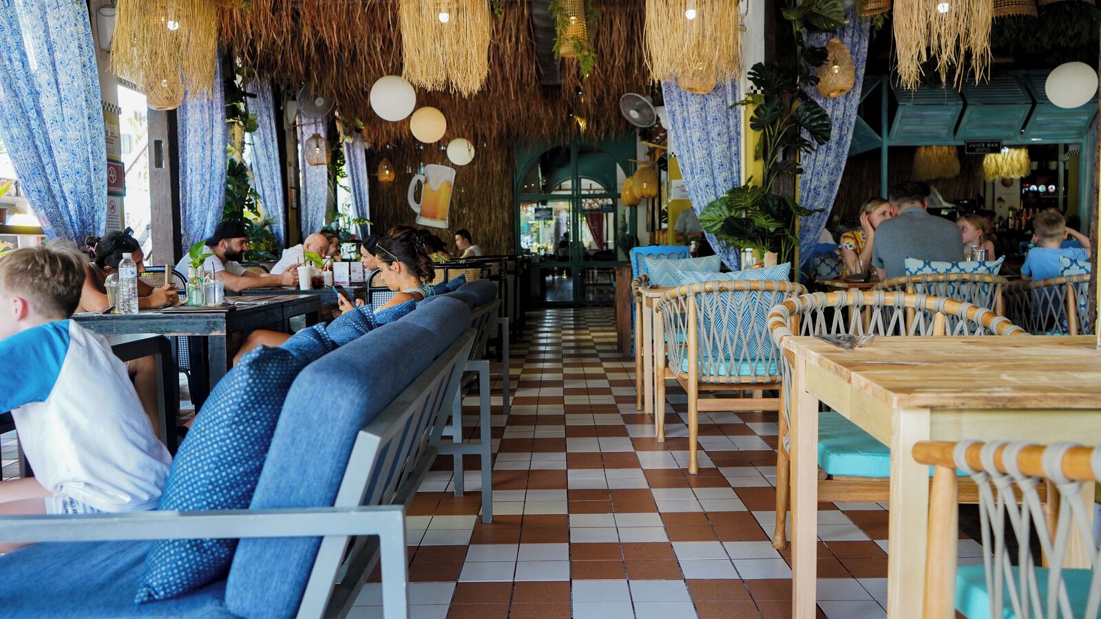 Café da manhã com buffet todos os dias (THB 350 por pessoa) 