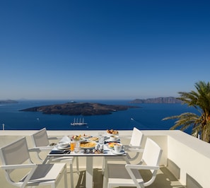 Junior Suite with hot tub & caldera view | Terraza o patio