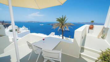 Superior Double Room (Caldera View) | Terrace/patio