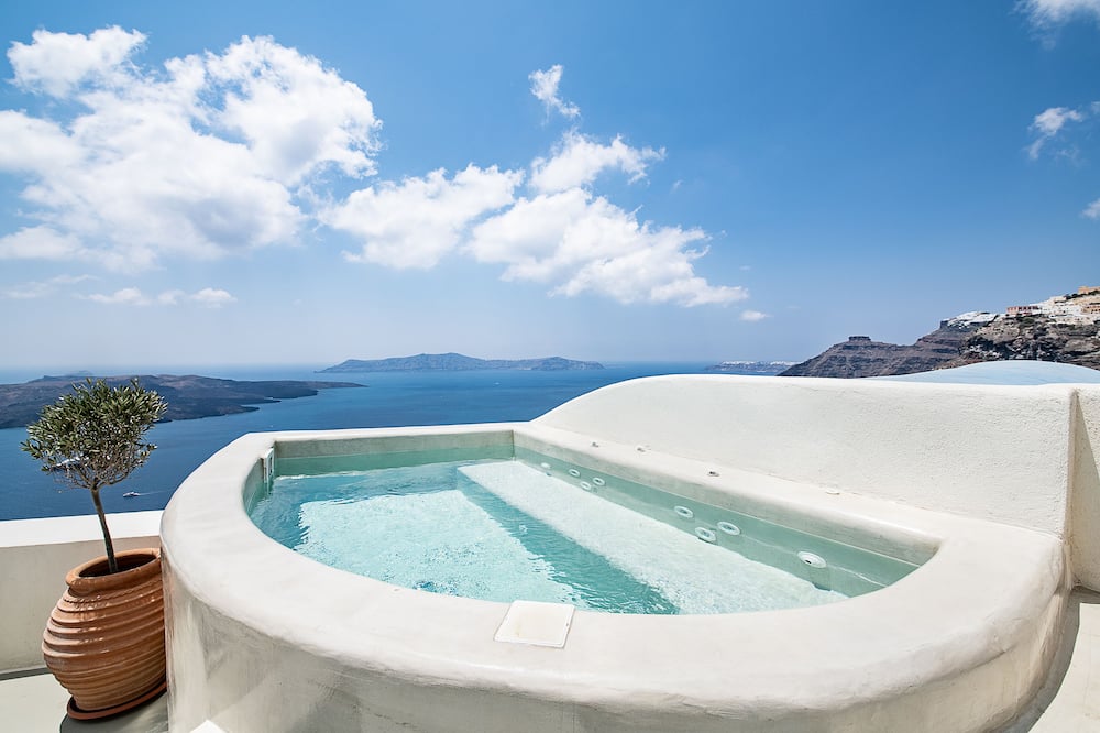 Pantelia Suites