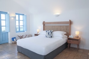 Pantelia Suite Caldera View (Hot tub) | Premium bedding, pillowtop beds, minibar, in-room safe