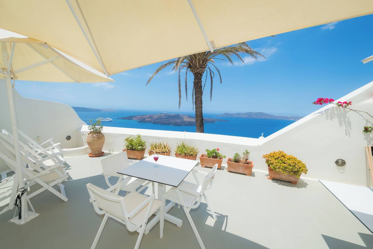 Suite junior (Caldera View) | Ropa de cama de alta calidad, camas con pillow-top y minibar 