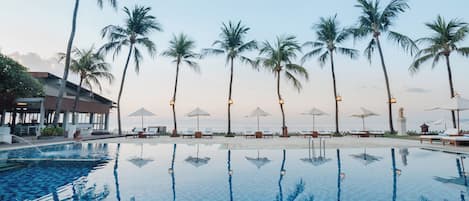 Outdoor pool, pool umbrellas, sun loungers