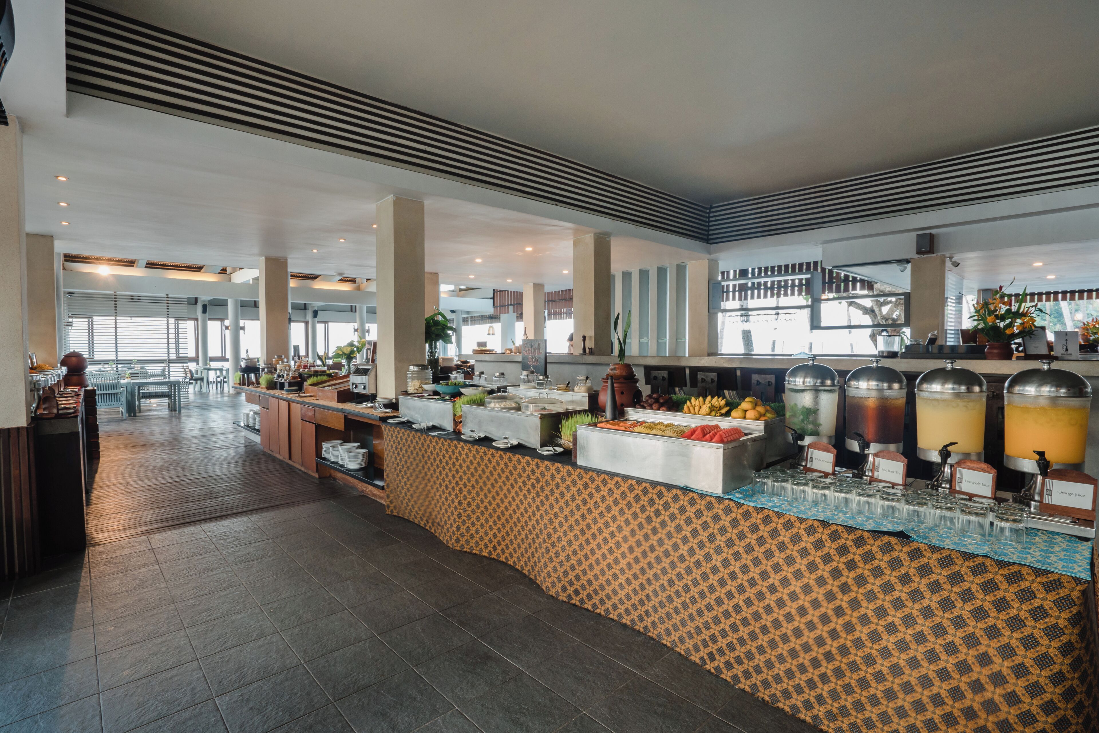 daily buffet breakfast for a fee