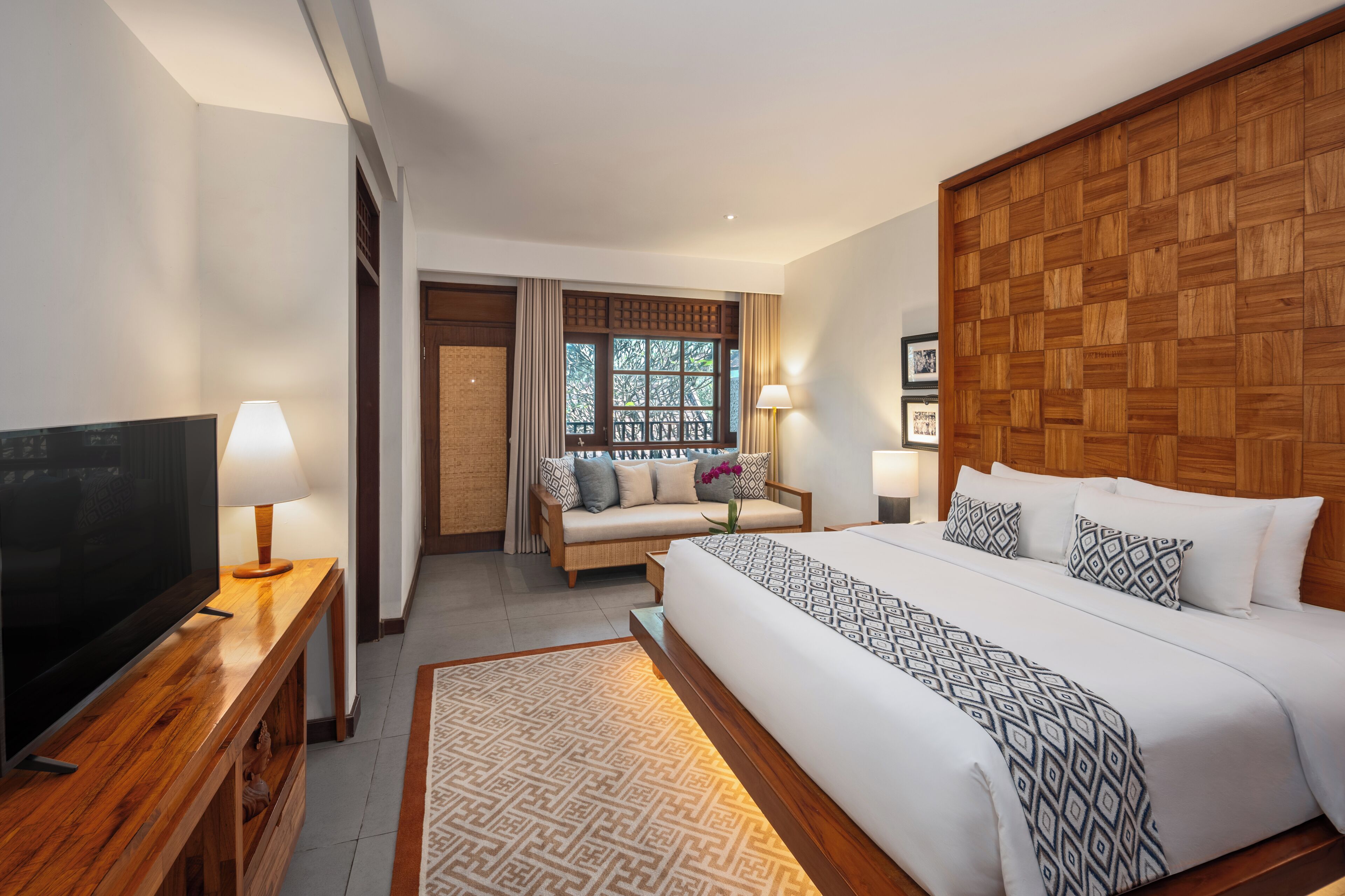 Family Room | Minibar, in-room safe, desk, free WiFi