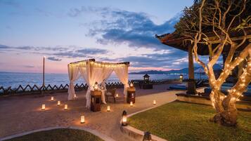 Couples dining