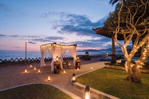 Couples’ dining - Ramayana Candidasa Beach Resort (Manggis)