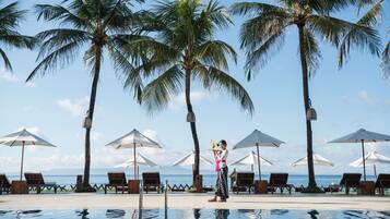 Outdoor pool, pool umbrellas, sun loungers