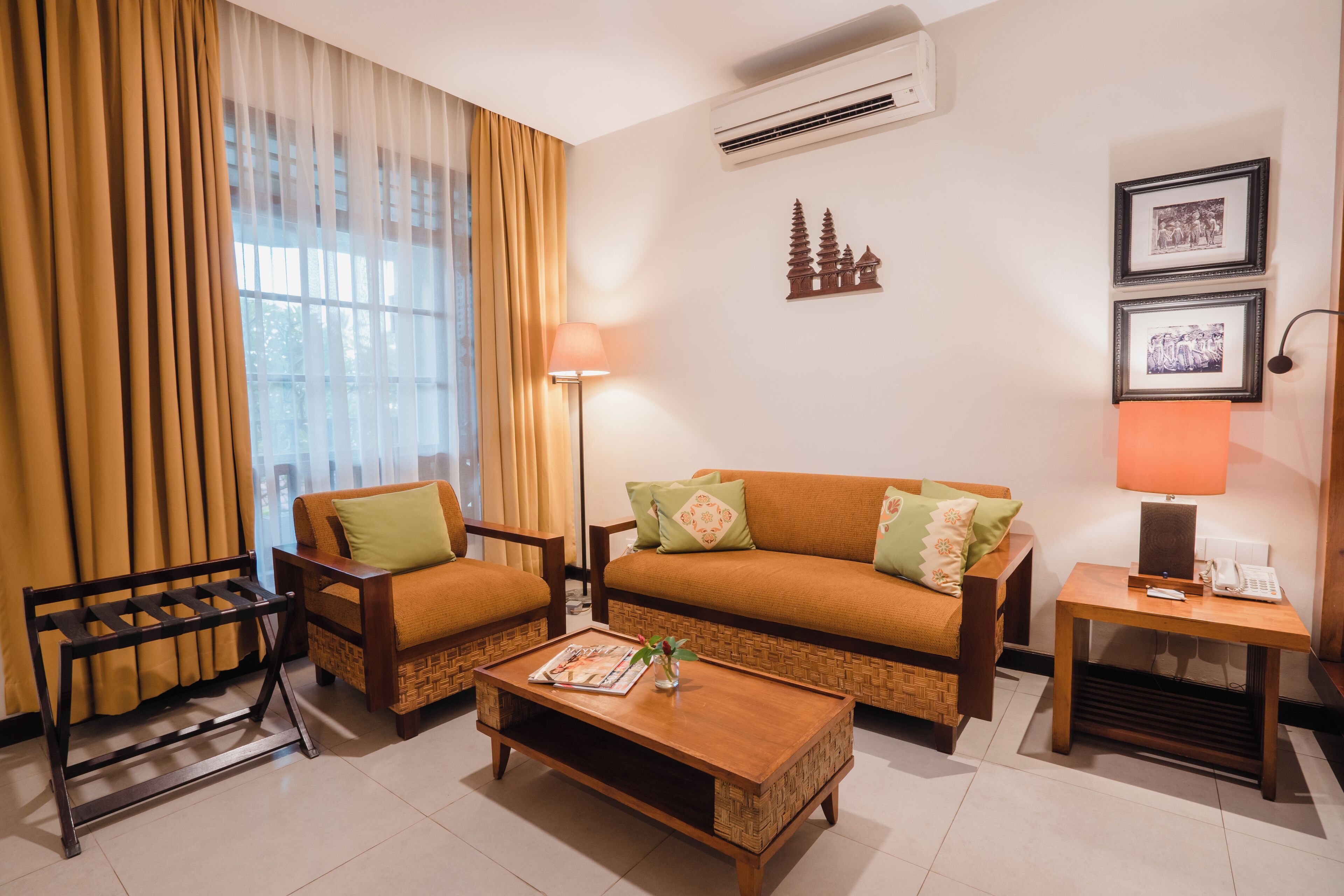 junior suite | living area | tv