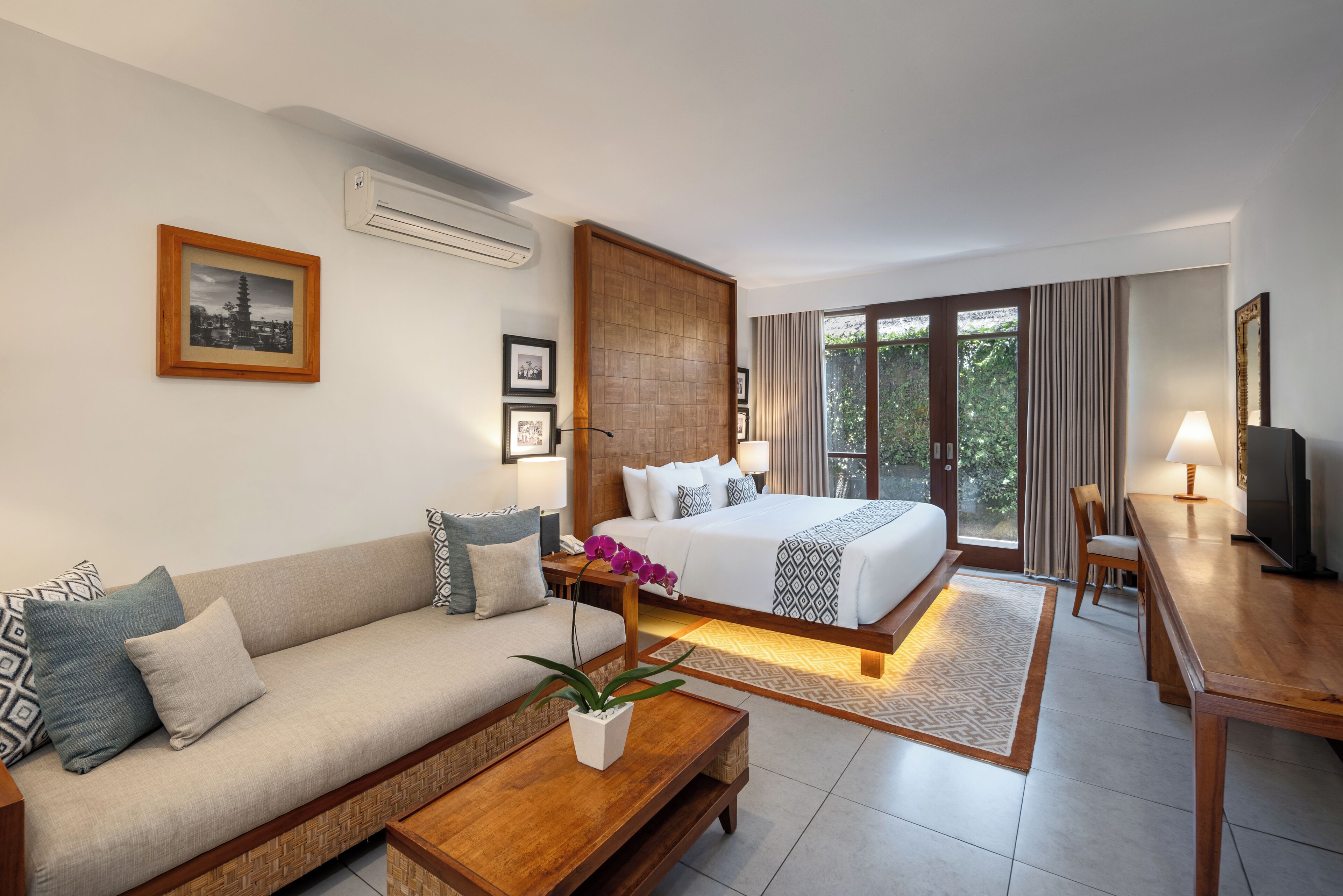 Junior Suite | Minibar, in-room safe, desk, free WiFi