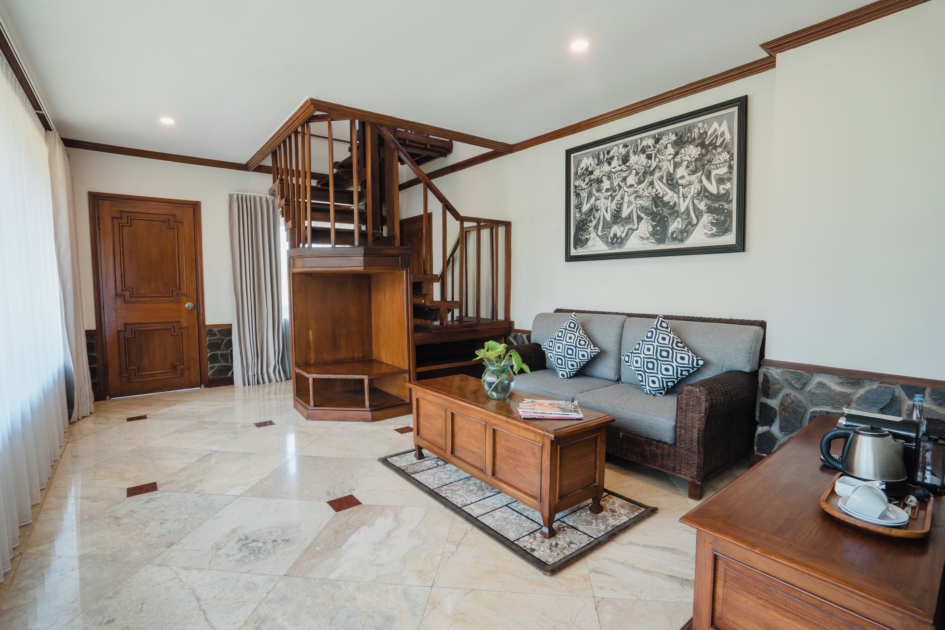 premier suite, garden view | living area | tv