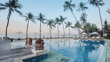 Outdoor pool, pool umbrellas, sun loungers