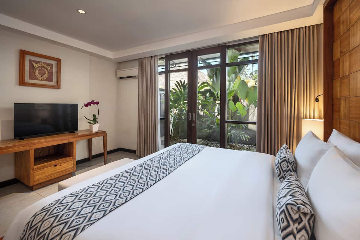 One Bedroom Suite | 迷你吧、客房內保險箱、書桌、免費無線上網