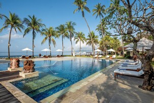 Outdoor pool, pool umbrellas, sun loungers