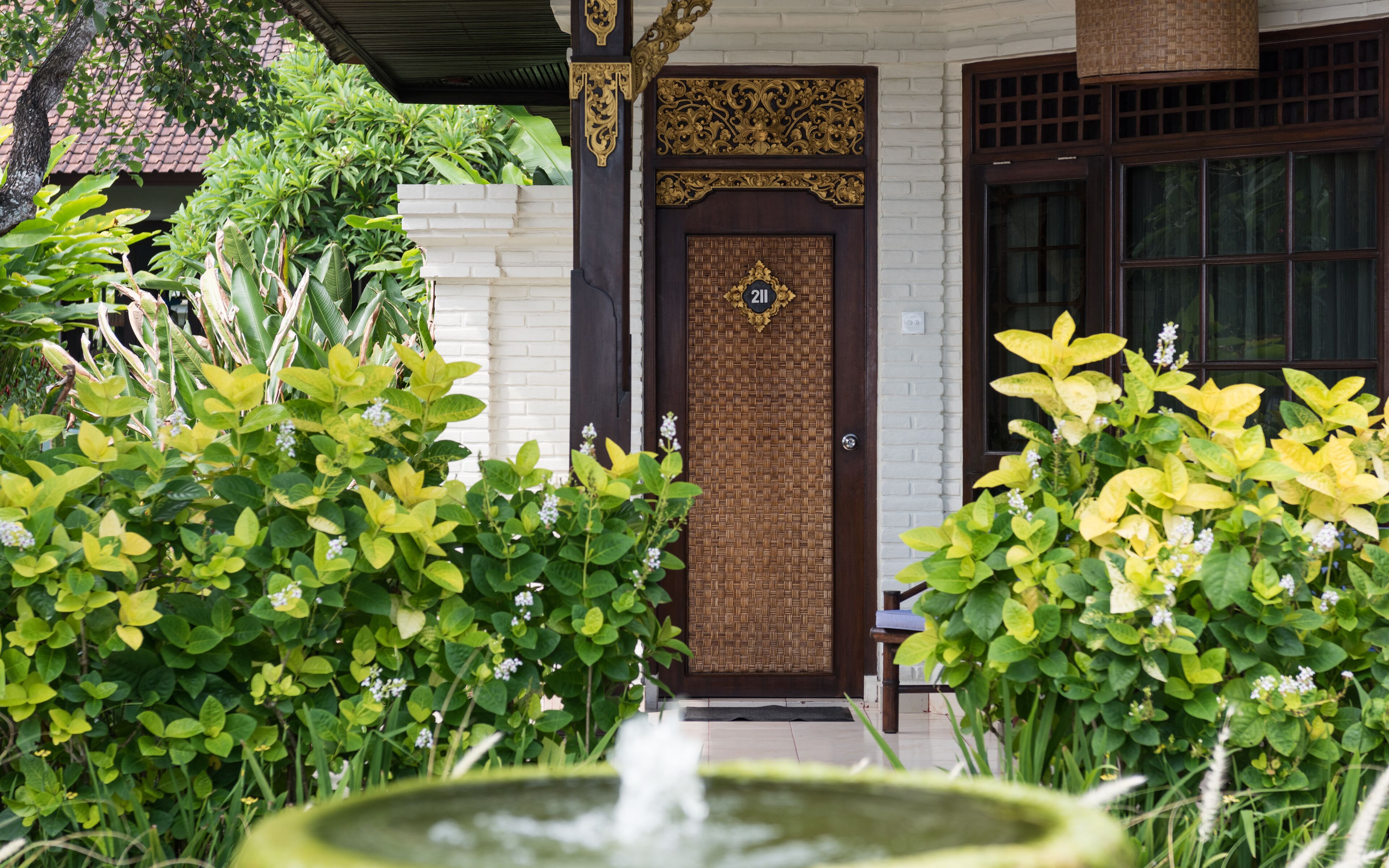ocean facing cottage | garden view