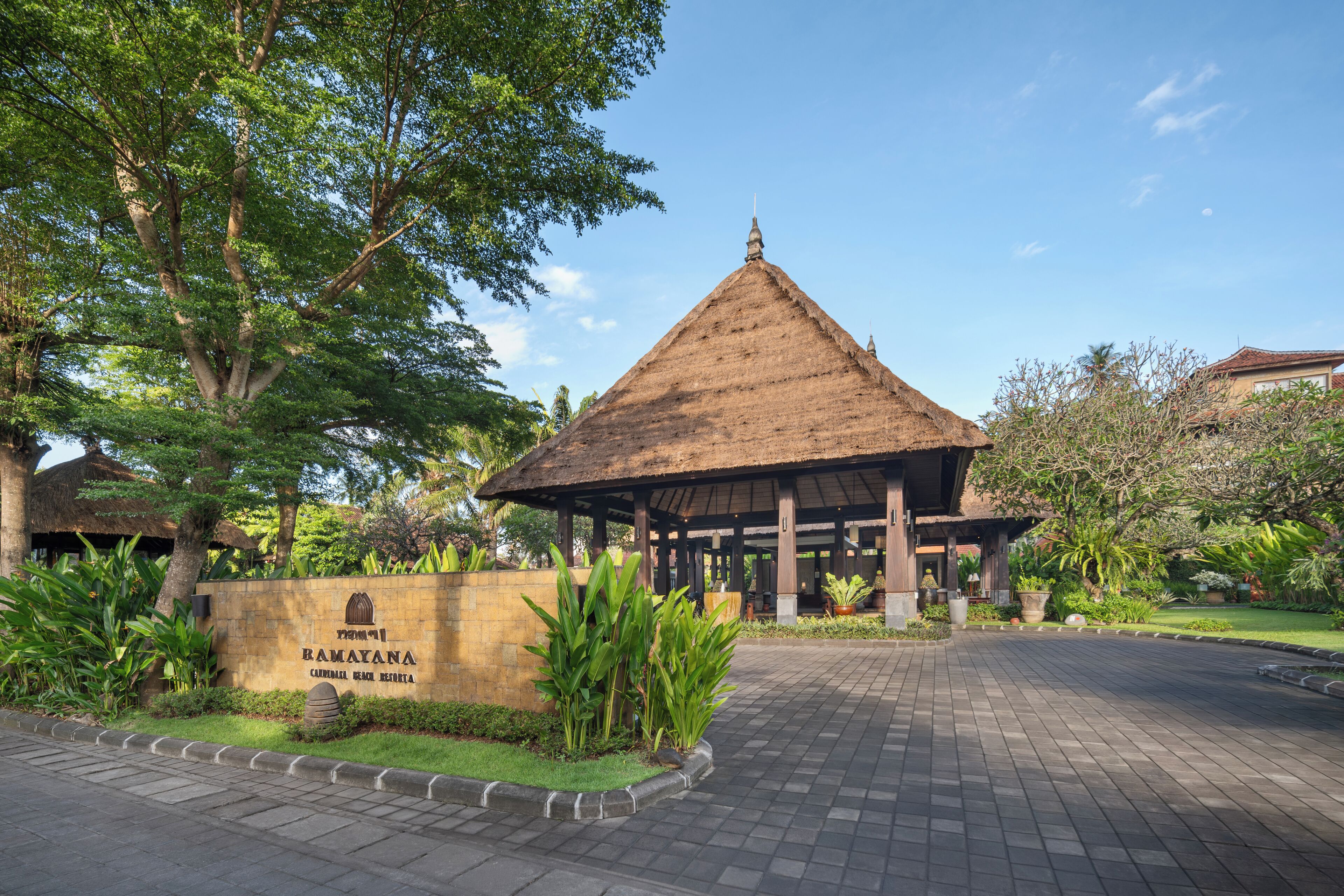 Pintu masuk properti