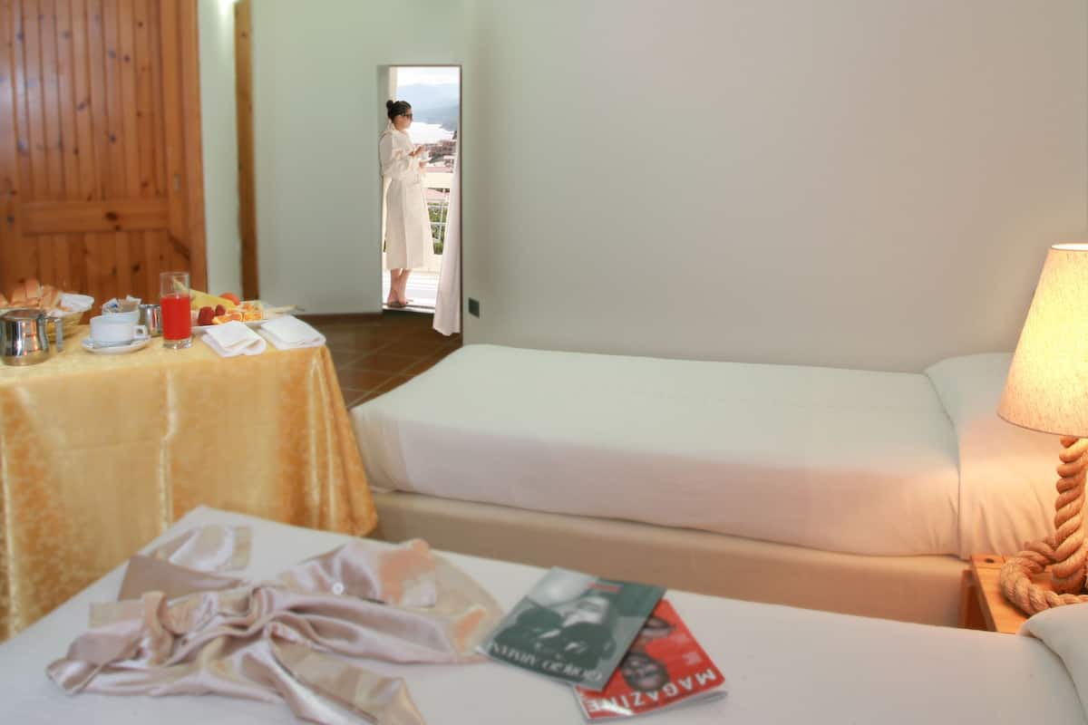 Frette Italian sheets, Select Comfort beds, minibar, in-room safe