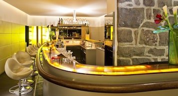 2 bares/lounges